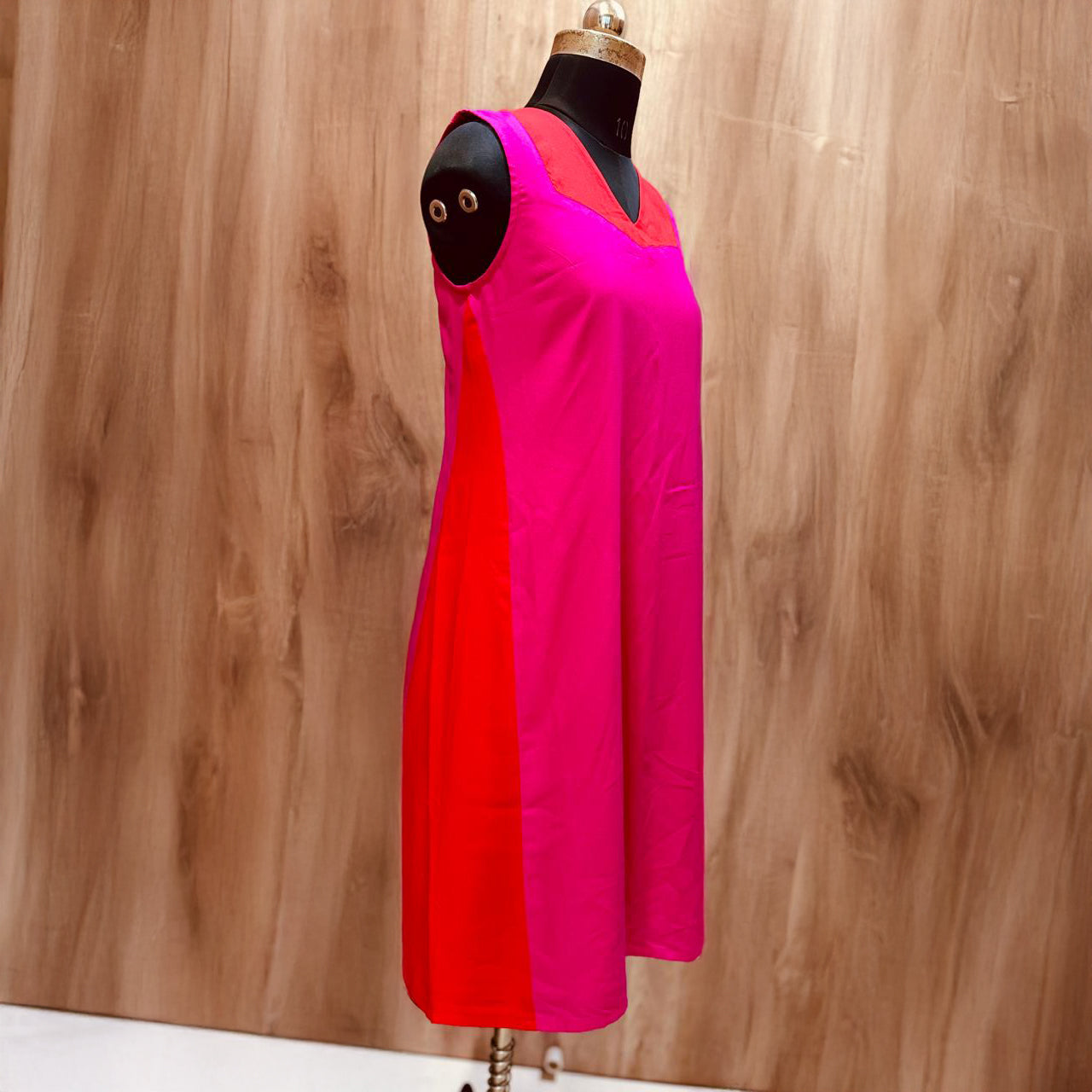 Fuchsia Viscose Cotton Colour-Blocked Knee-Length Dress – Fitted Fit
