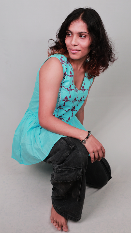 The 'Bulbophyllum' Structured Tunic - Fitted, 100% Cotton, Sky Blue